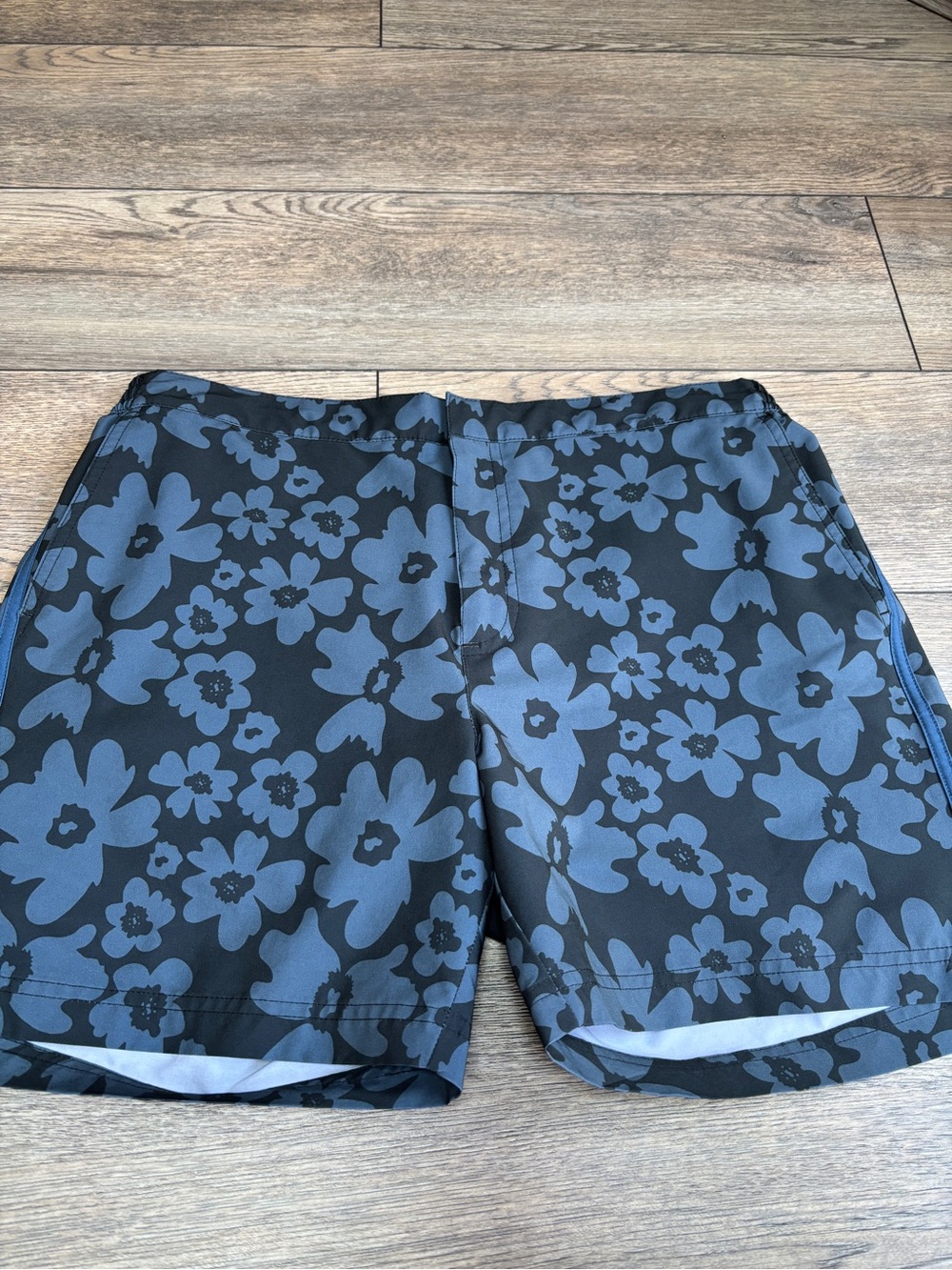 Fair Harbor Men’s Sextant Swim Trunks Lined Black Blue Floral Flowers Sz 34